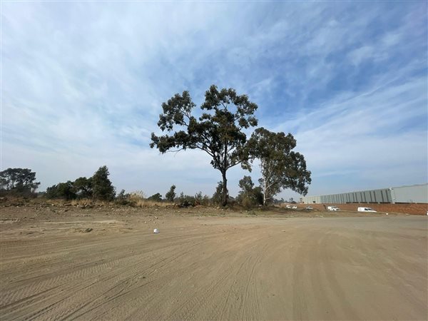 3.5 ha Land available in Angelo