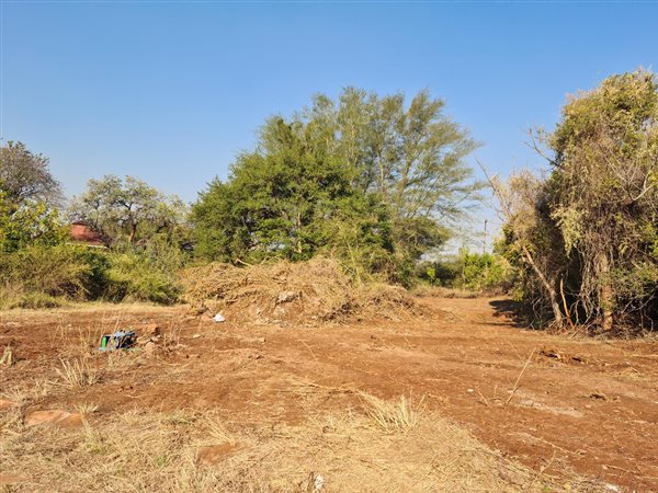816 m² Land available in Malelane