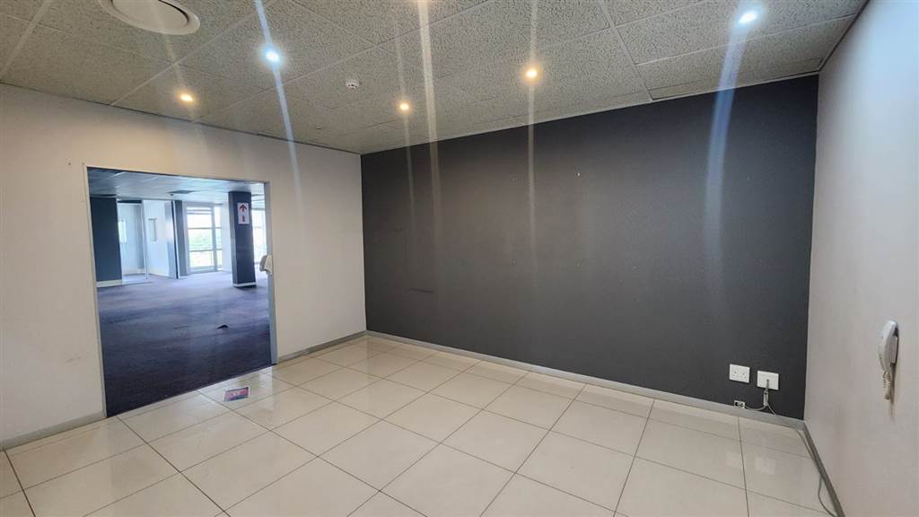 243  m² Commercial space in Centurion CBD photo number 2