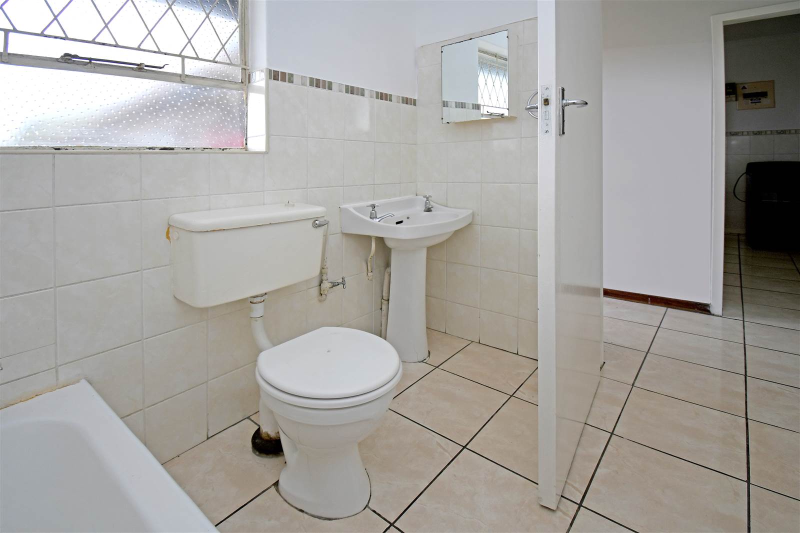 1 Bed Apartment in Lyndhurst photo number 13