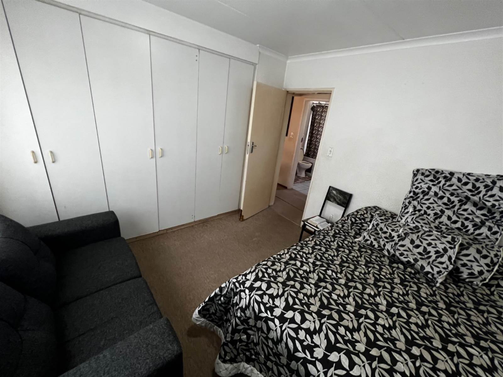 2 Bed Apartment in Lakefield photo number 12