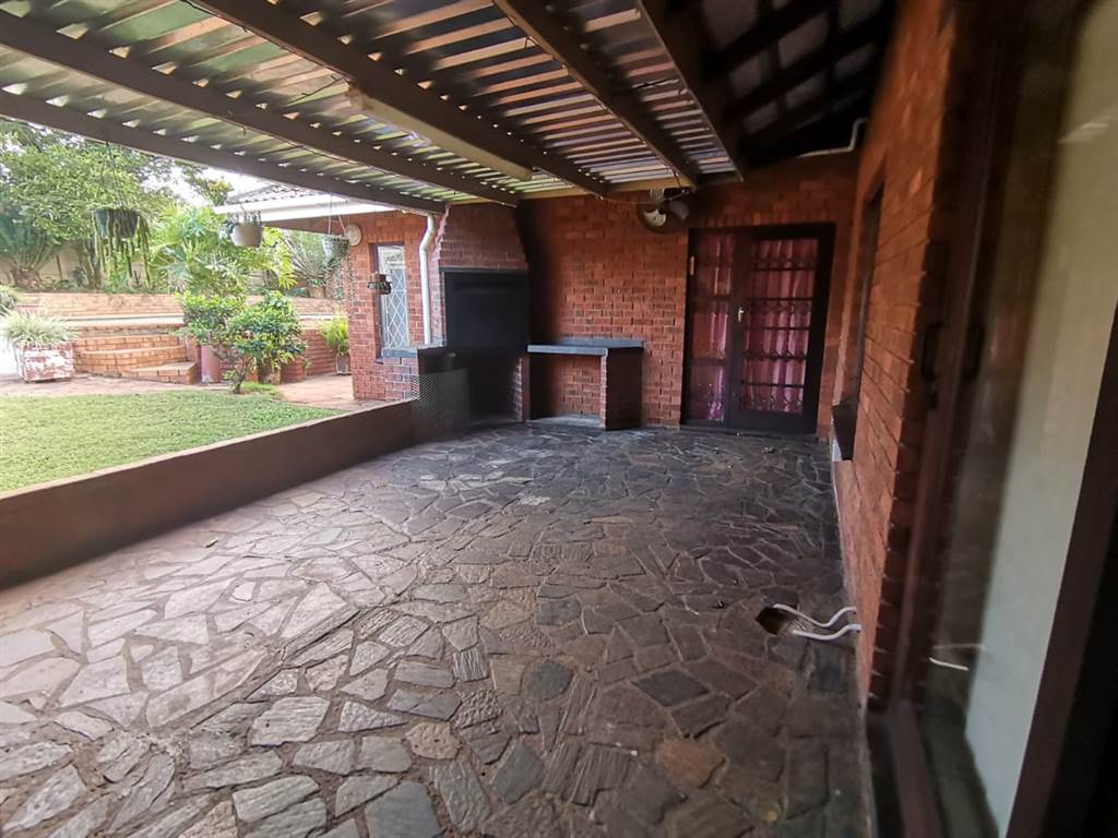 4 Bed House in Empangeni photo number 16