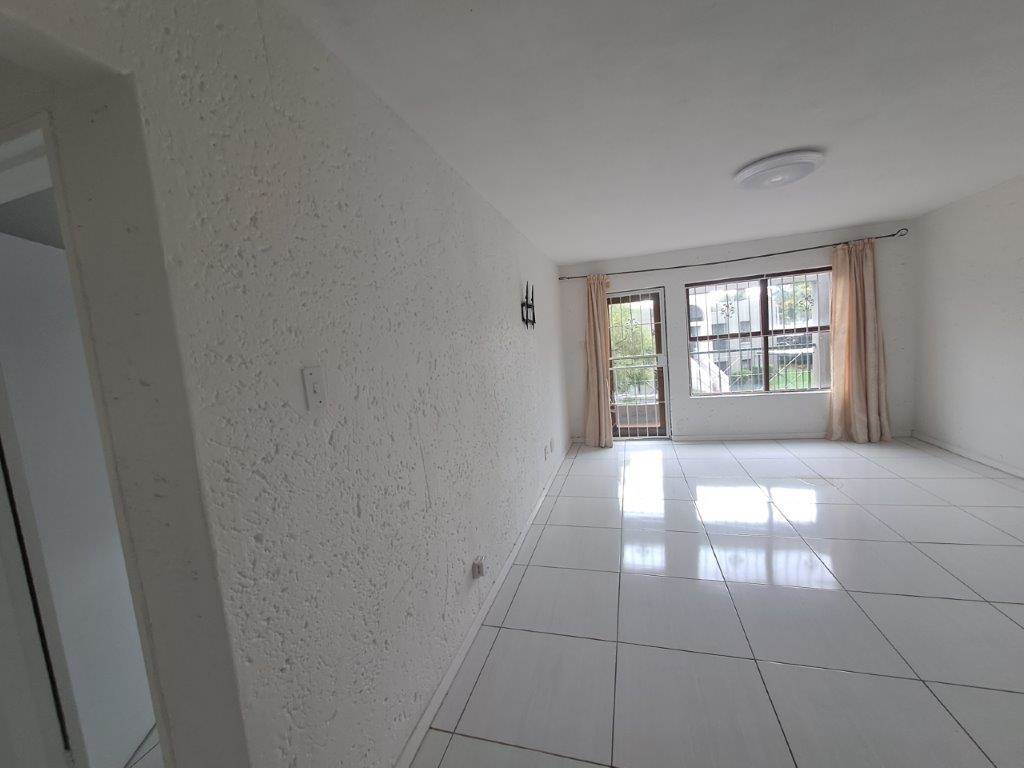 3 Bed Apartment in Marais Steyn Park photo number 11