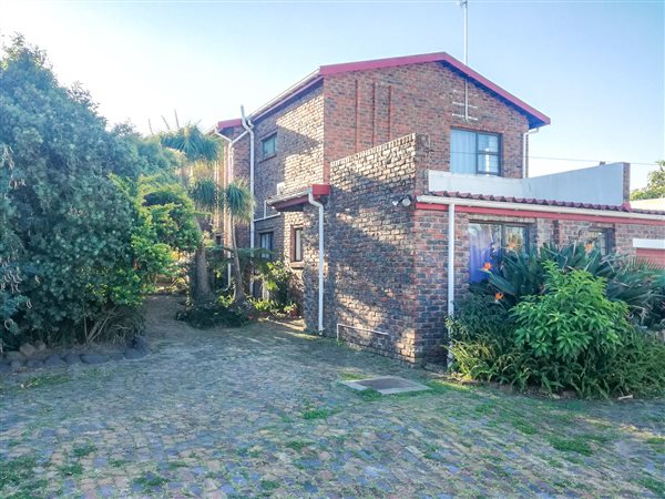 5 Bedroom House 5 Bedroom House