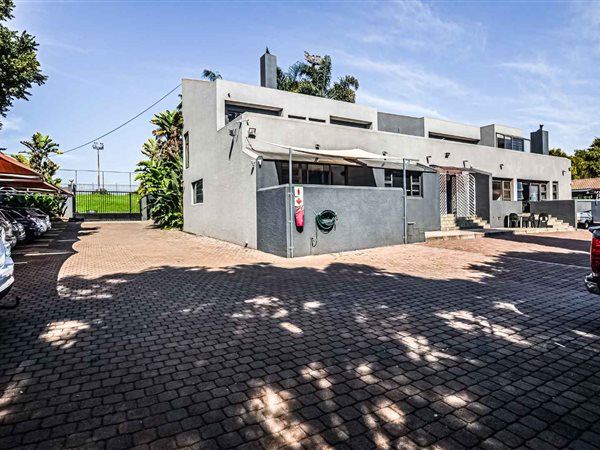 140  m² Commercial space in Bedfordview