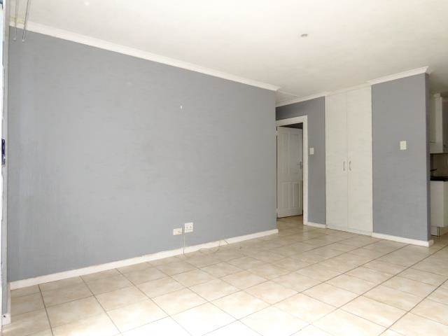 2 Bed Townhouse in Beacon Bay photo number 10
