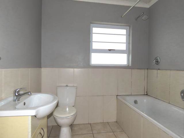 2 Bed Townhouse in Beacon Bay photo number 6