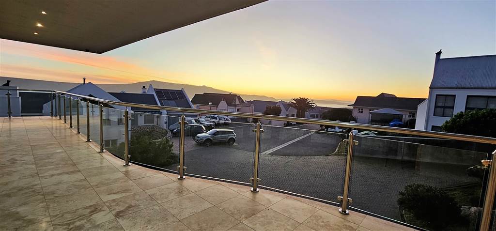 4 Bed House in Myburgh Park photo number 26