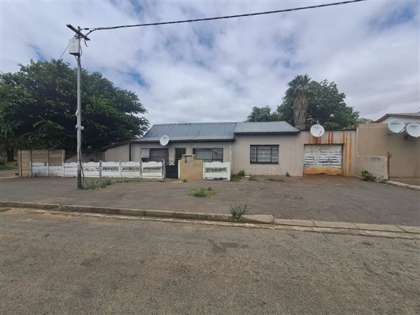 17 Bed House in Germiston Central