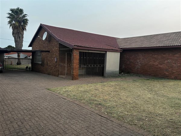 4 Bedroom House 4 Bedroom House