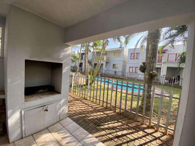 2 Bed Apartment in Scottburgh Central photo number 2