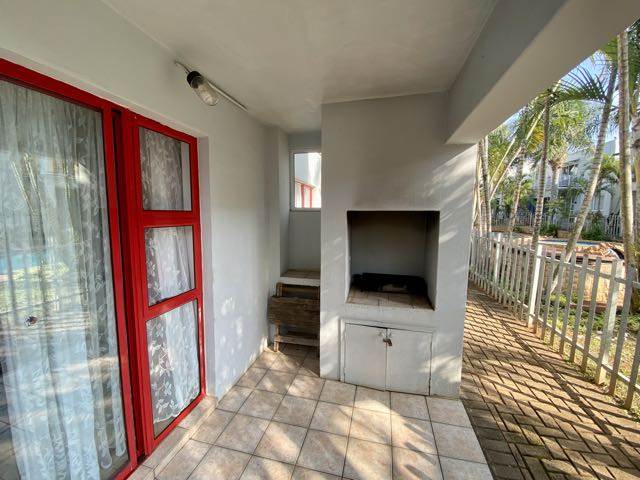 2 Bed Apartment in Scottburgh Central photo number 4