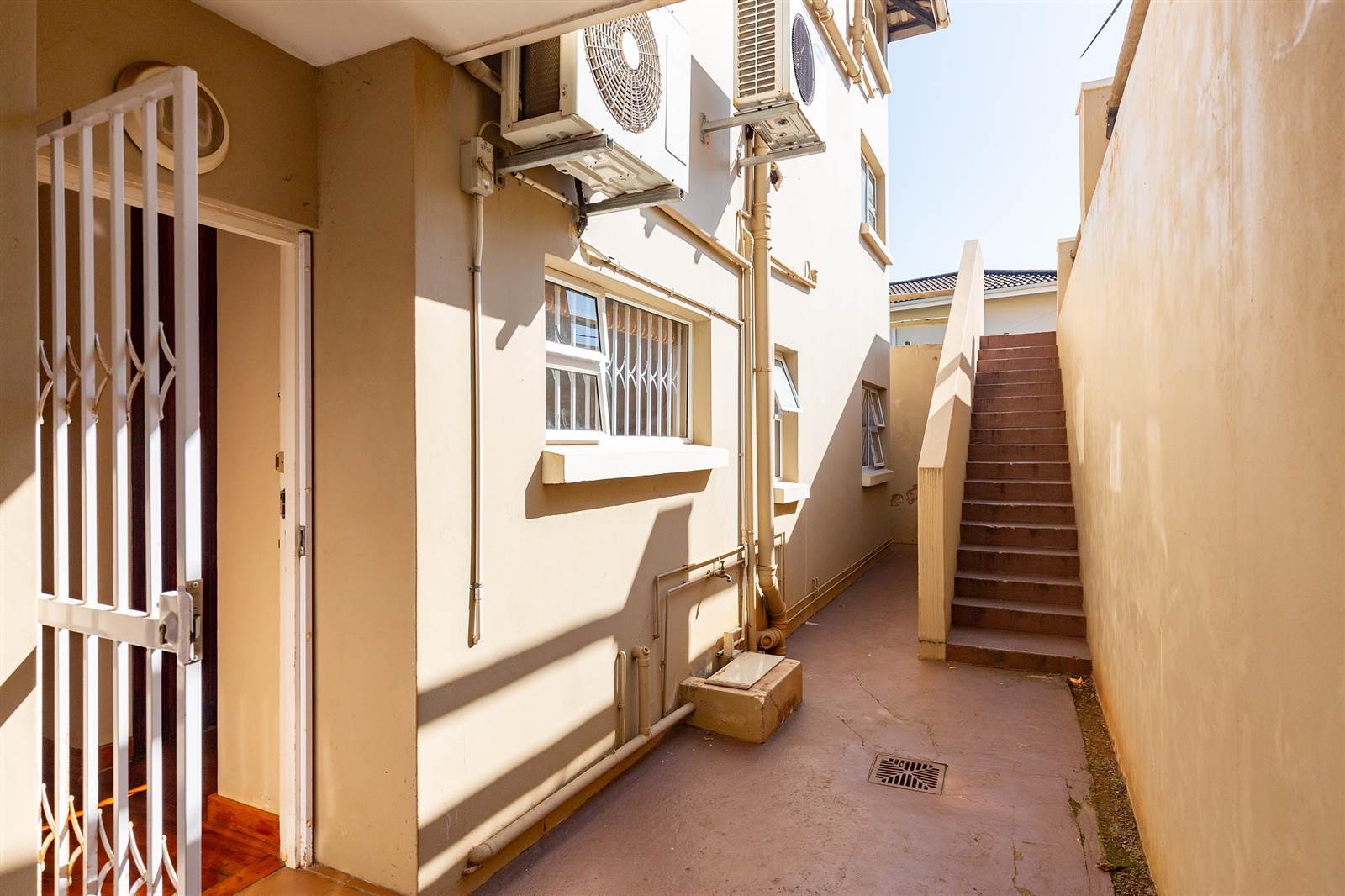 2 Bed Townhouse in La Lucia photo number 16