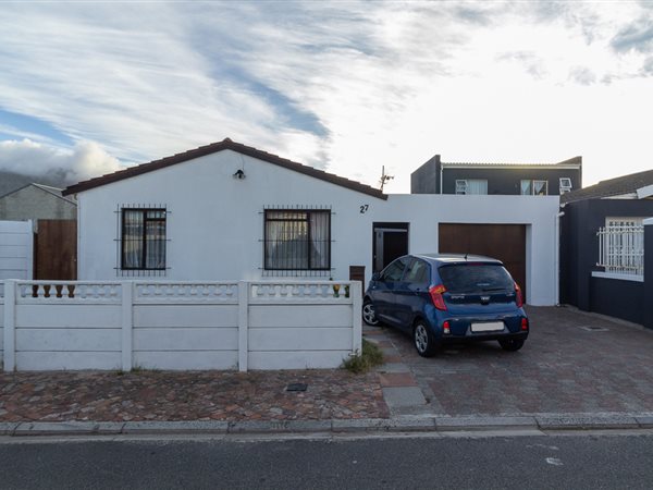 4 Bed House in Muizenberg