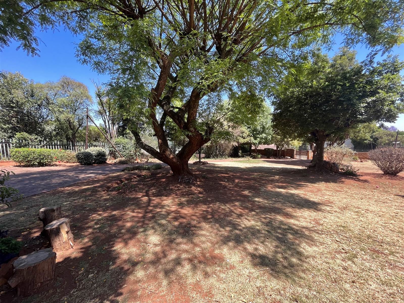 1000 m² Land available in Bedfordview photo number 5