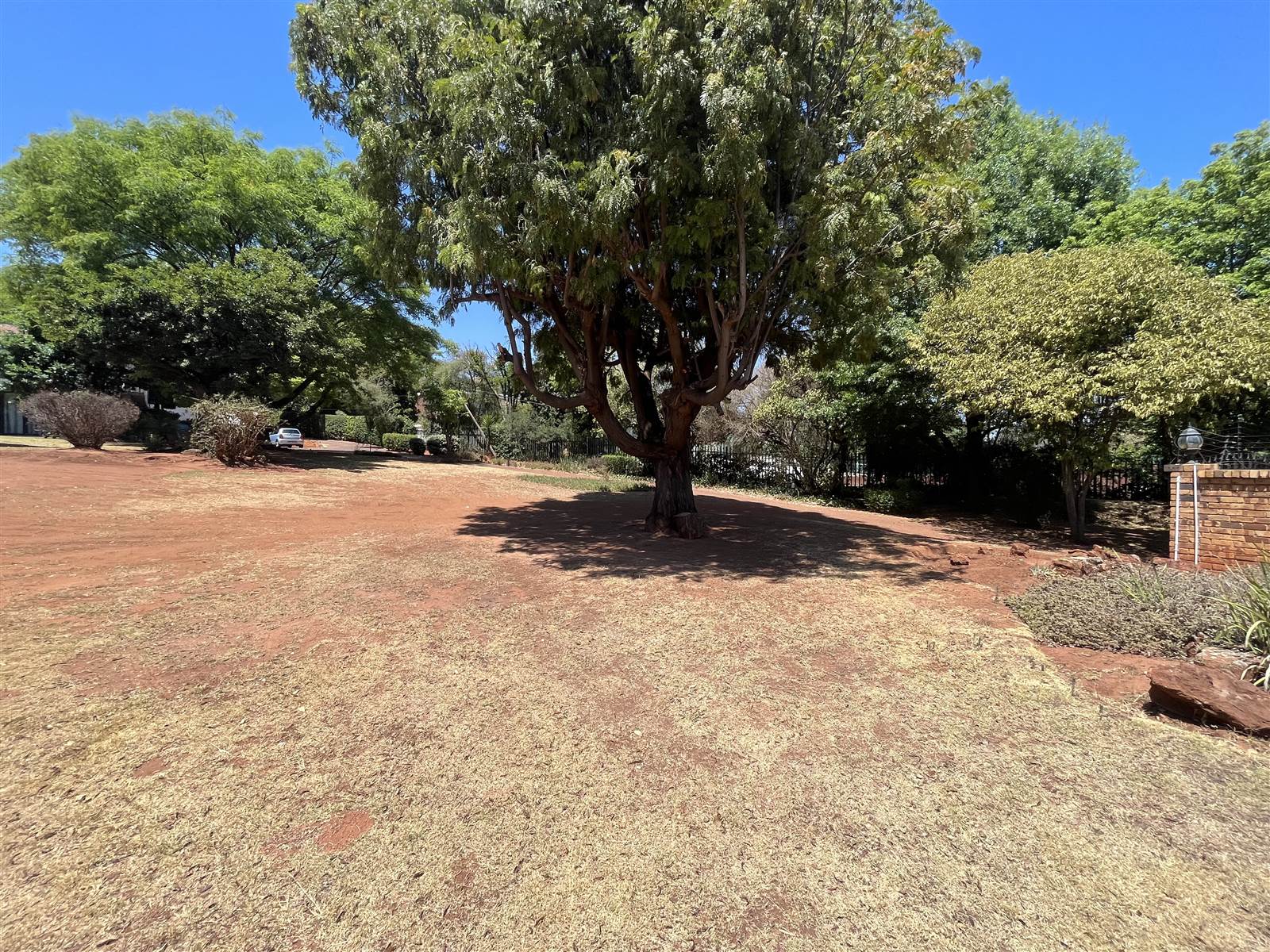 1000 m² Land available in Bedfordview photo number 2