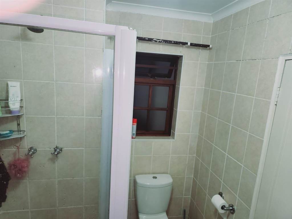 2 Bed Apartment in Old Place photo number 14