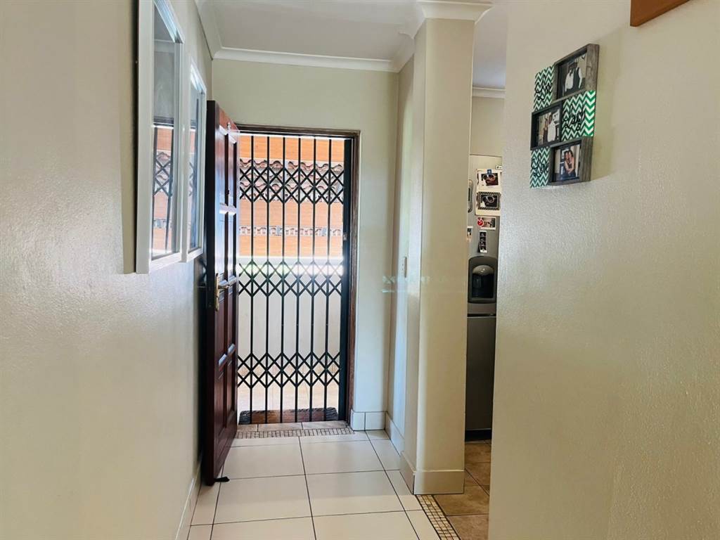 2 Bed Apartment in Witkoppen photo number 2