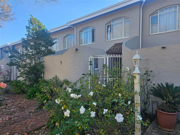 5 Bedroom Townhouse 5 Bedroom Townhouse