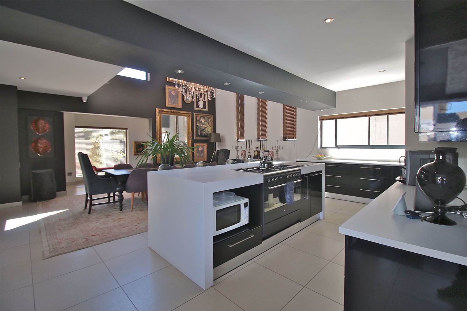 4 Bed House in Plattekloof photo number 5