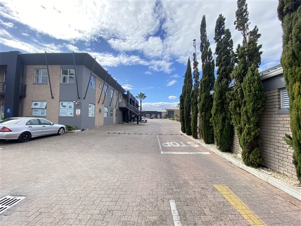 150  m² Commercial space