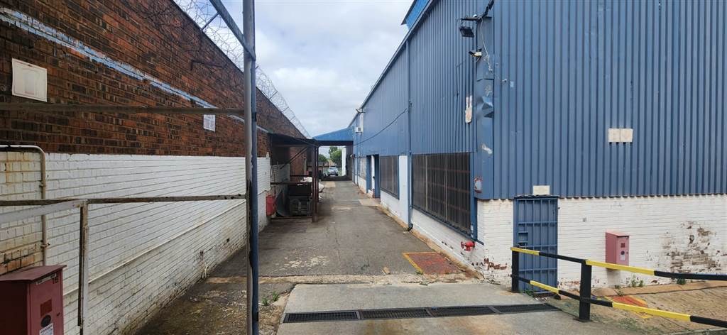 2581  m² Industrial space in Isando photo number 2