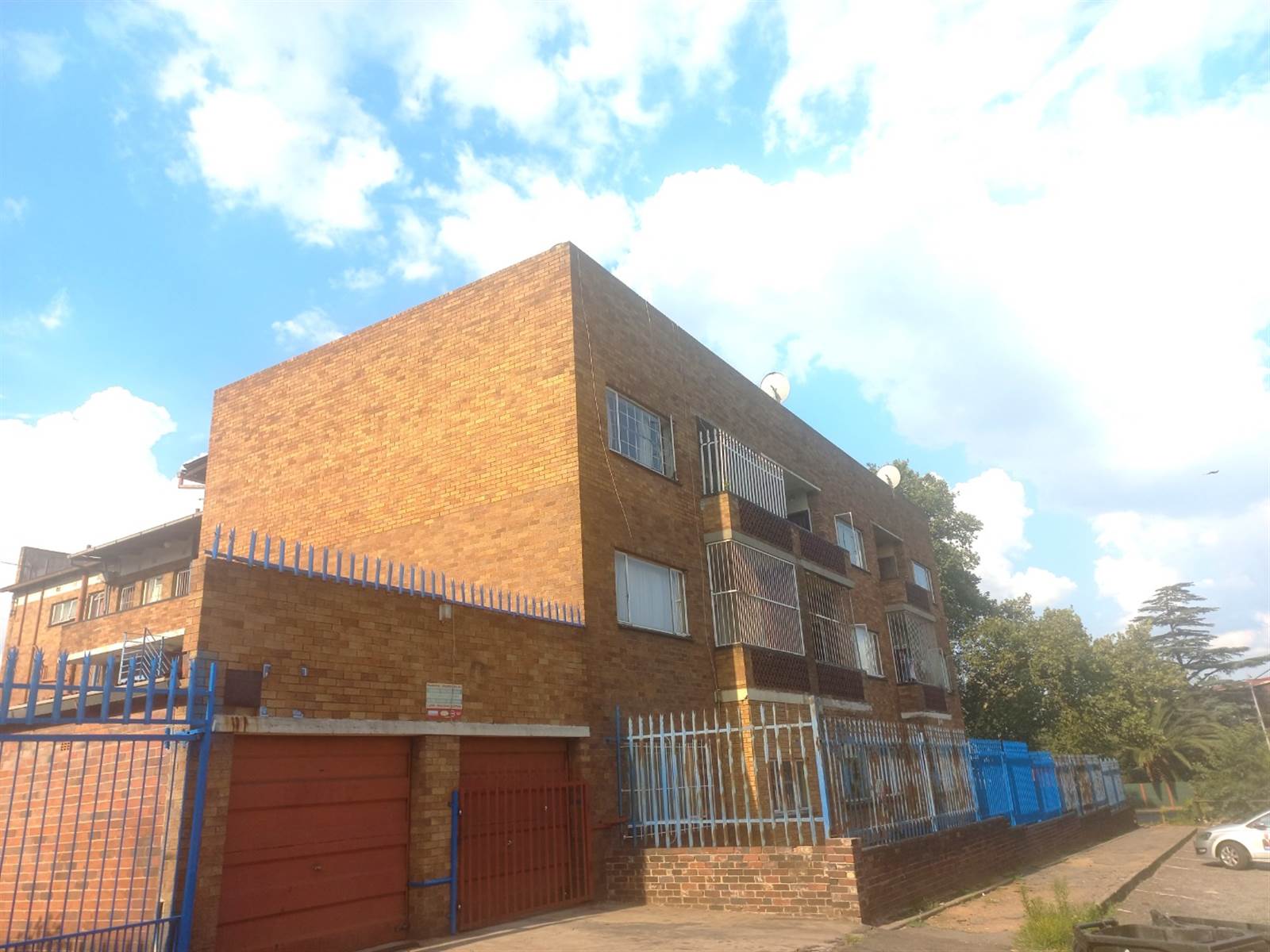 2 Bed Apartment in Germiston South photo number 7