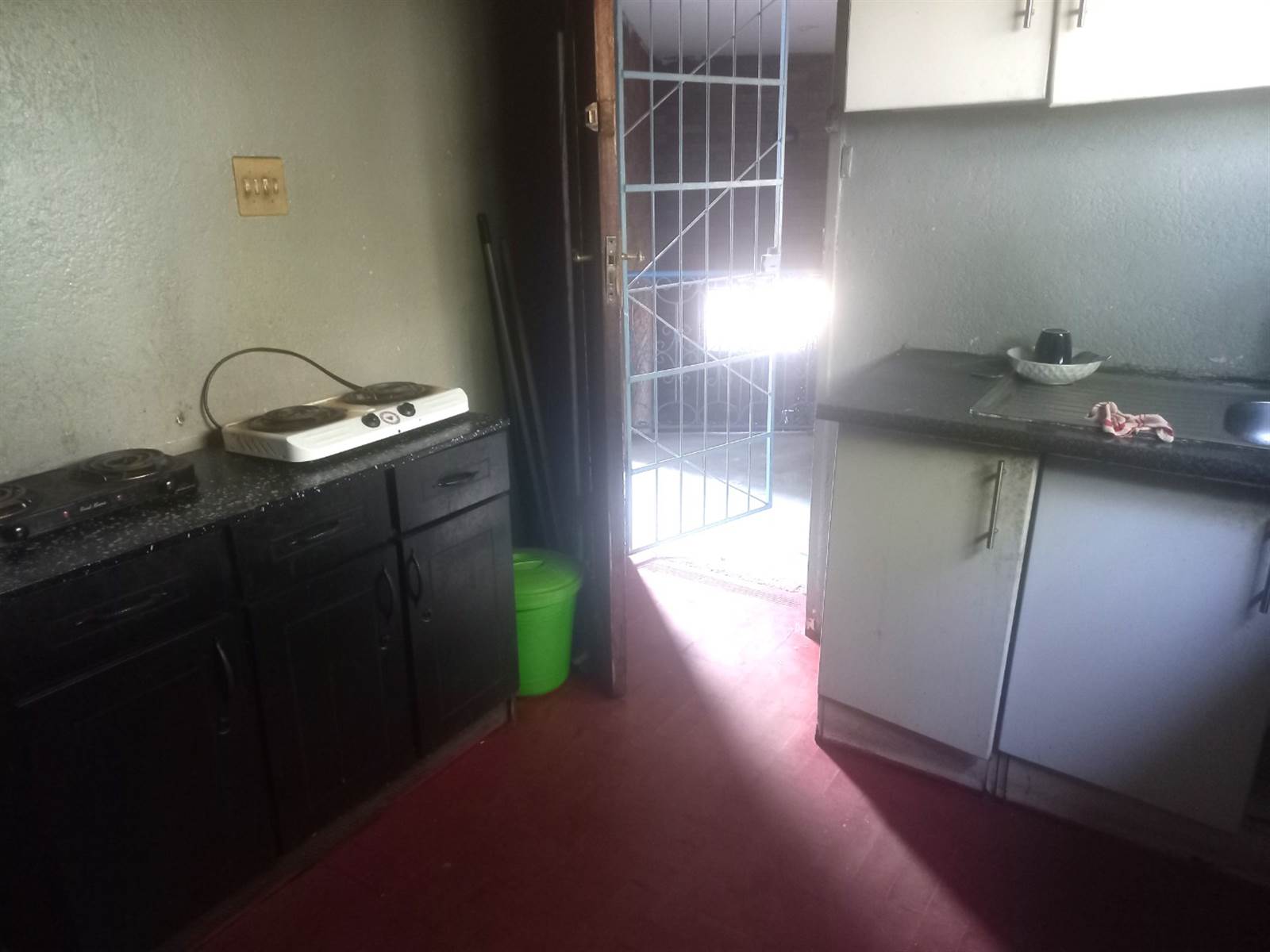 2 Bed Apartment in Germiston South photo number 22