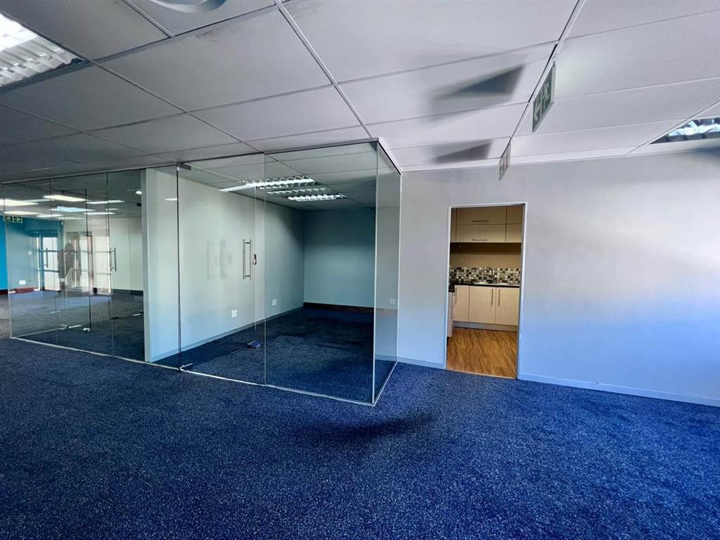300  m² Commercial space in Strubens Valley photo number 7