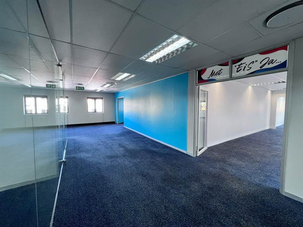 300  m² Commercial space in Strubens Valley photo number 10