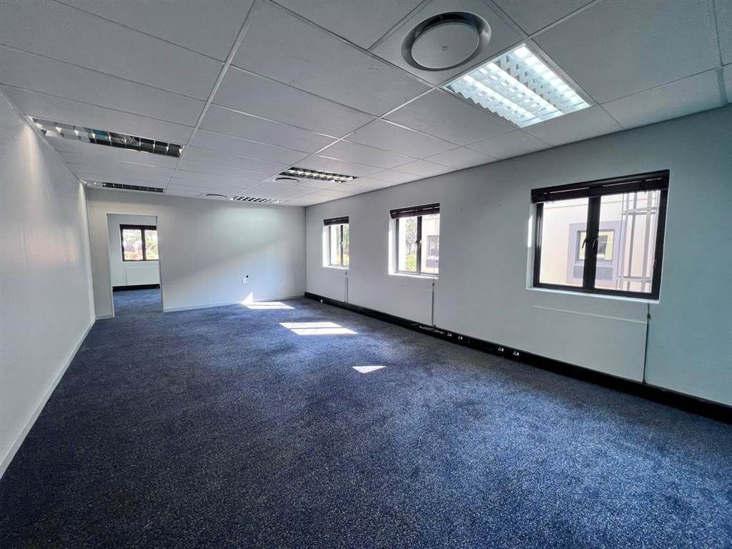 300  m² Commercial space in Strubens Valley photo number 11