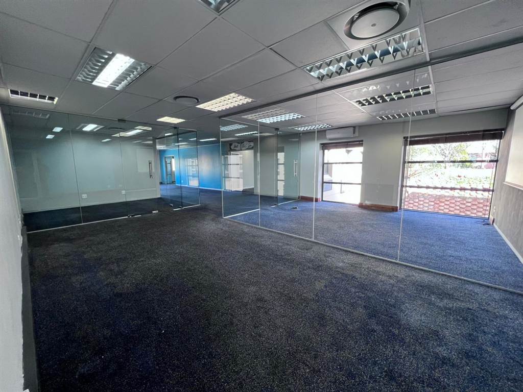 300  m² Commercial space in Strubens Valley photo number 4