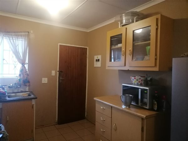 2 Bed Townhouse in Roodepoort West