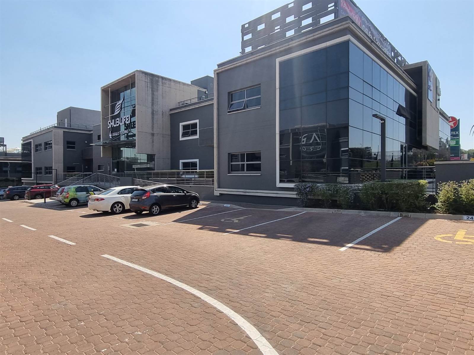 837  m² Commercial space in Fourways photo number 1