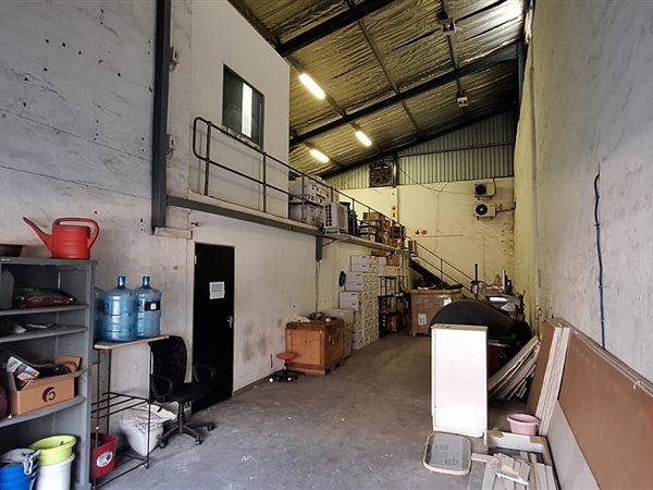 351  m² Industrial space