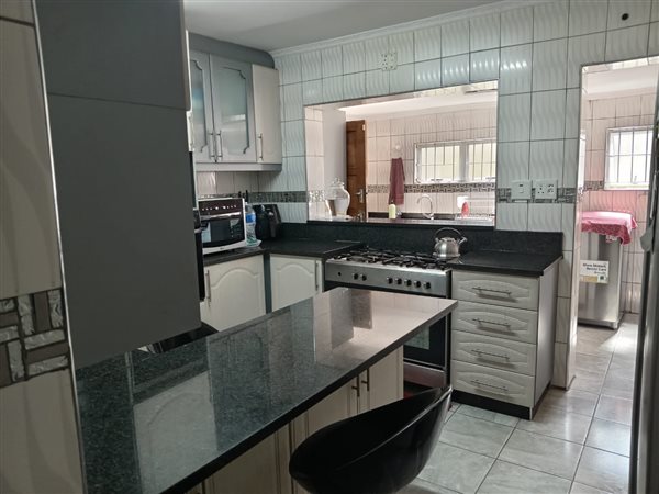 6 Bedroom House 6 Bedroom House