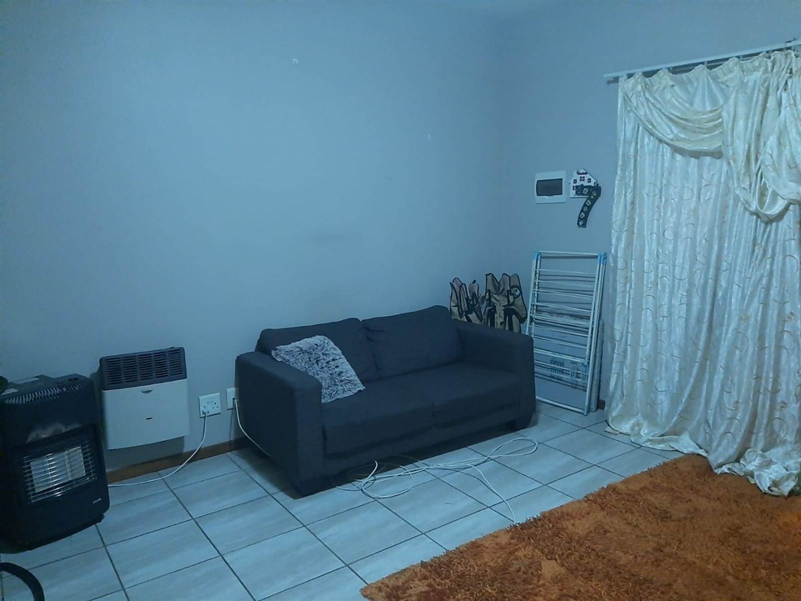 1 Bed Apartment in Trichardt photo number 3