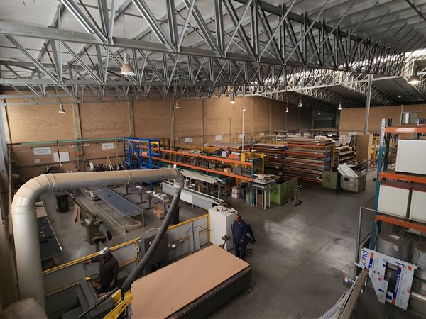 2 358  m² Industrial space