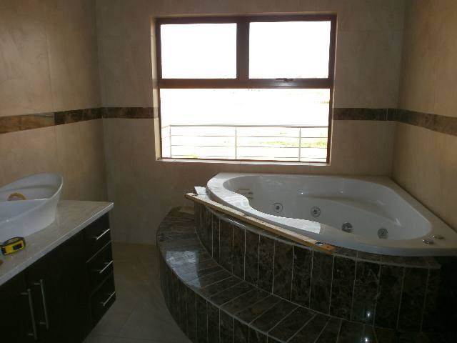 5 Bed House in Ebotse Estate photo number 5