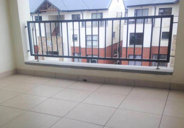 3 Bed Apartment in Olivedale photo number 5