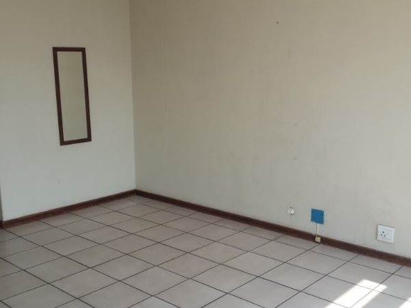 1 Bed Flat in Pretoria Central photo number 4