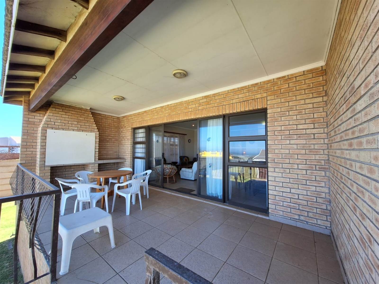 3 Bed House in Jeffreys Bay photo number 3