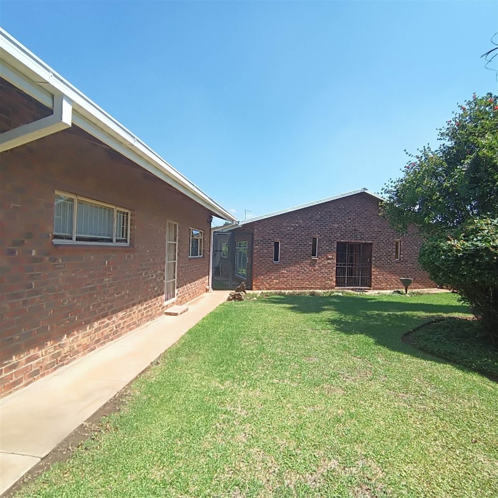 2 Bed House in Parys photo number 28