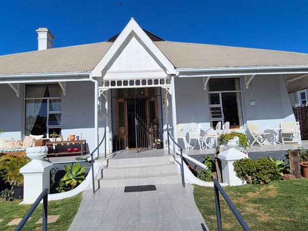 4 Bedroom House 4 Bedroom House