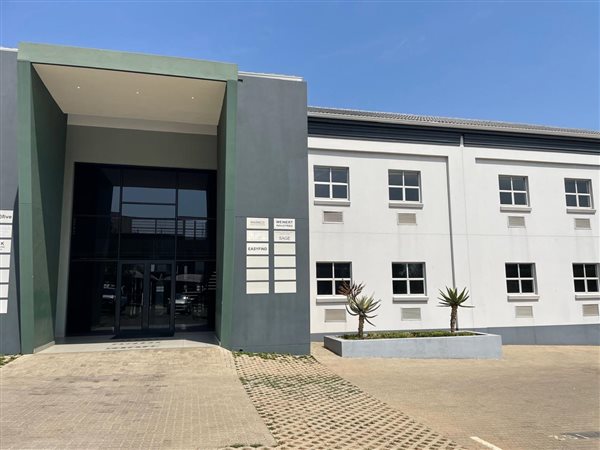 81  m² Commercial space