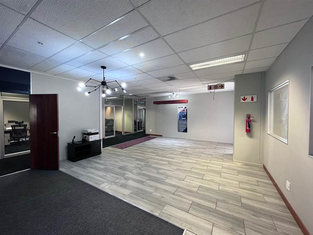 563  m² Commercial space in Strubens Valley photo number 12