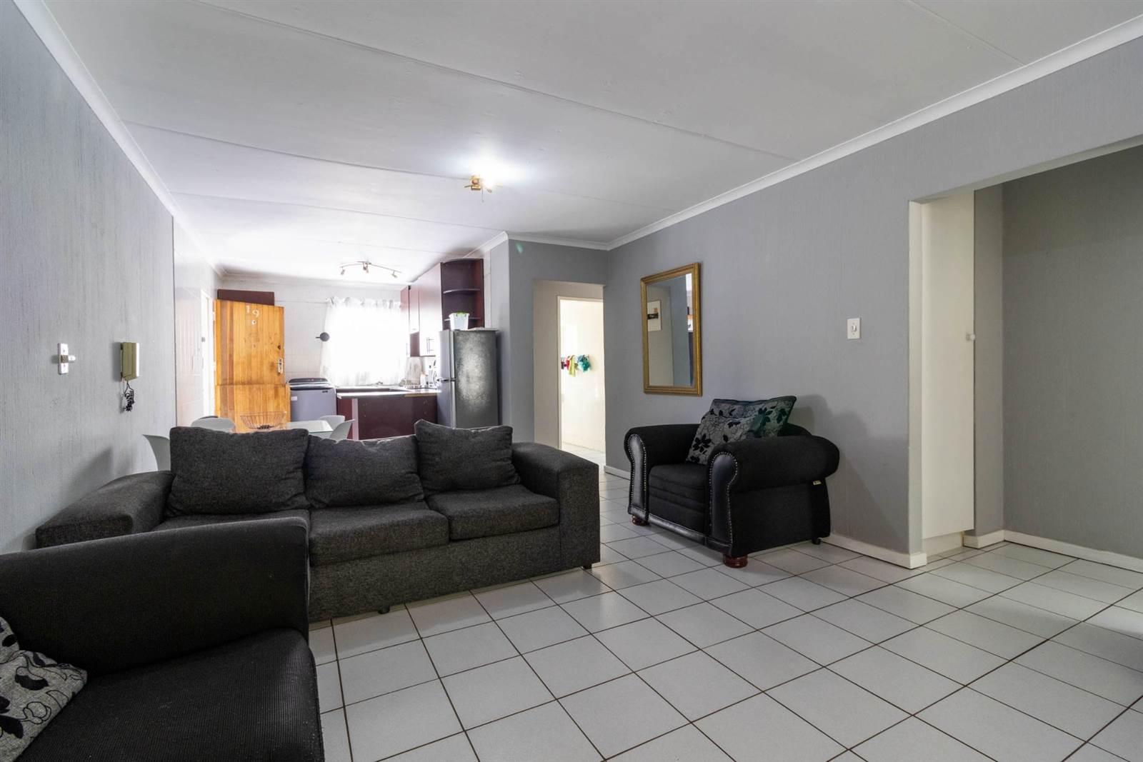 3 Bed Apartment in Glenvista photo number 4