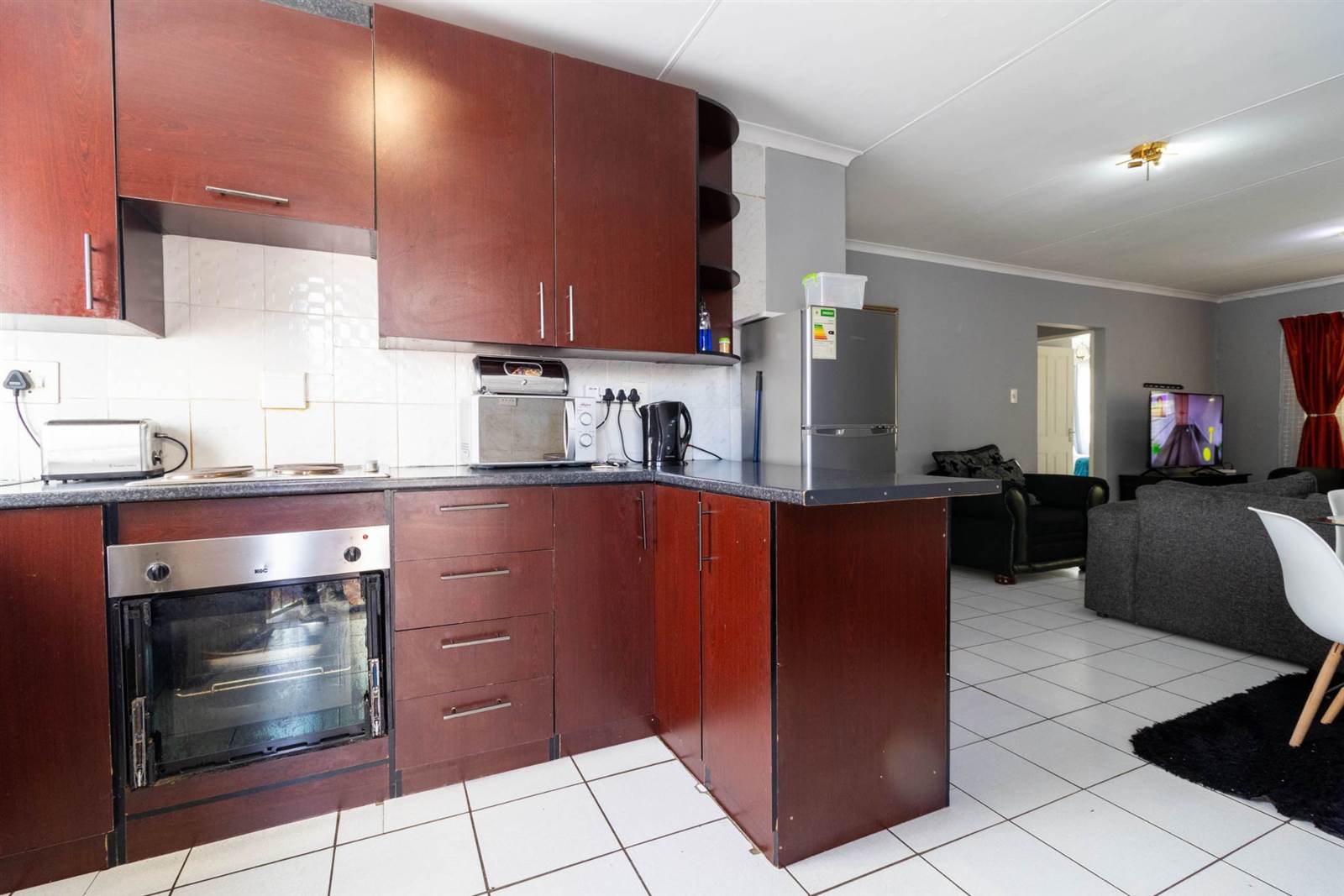3 Bed Apartment in Glenvista photo number 9