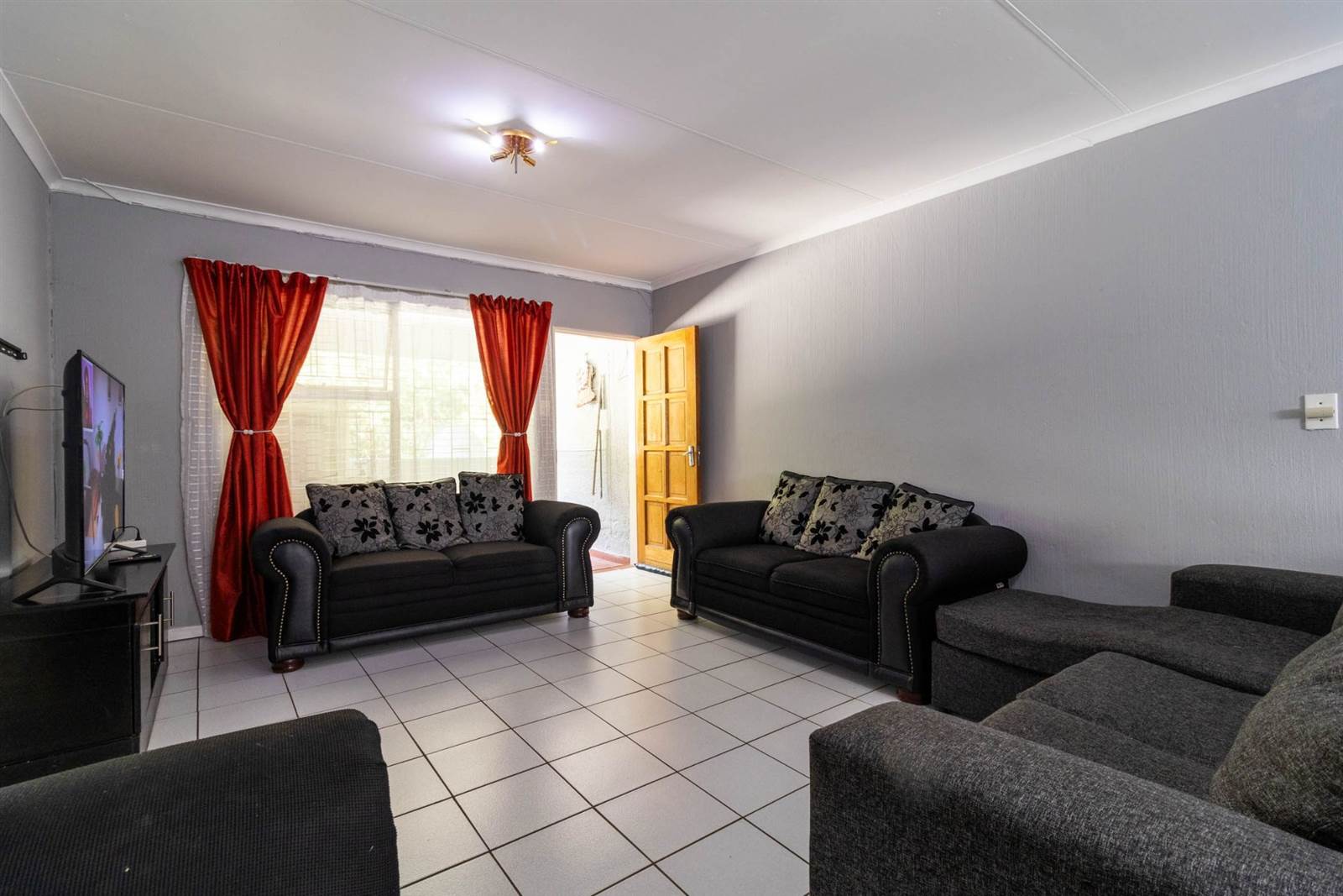 3 Bed Apartment in Glenvista photo number 5