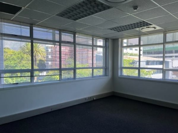 352  m² Commercial space